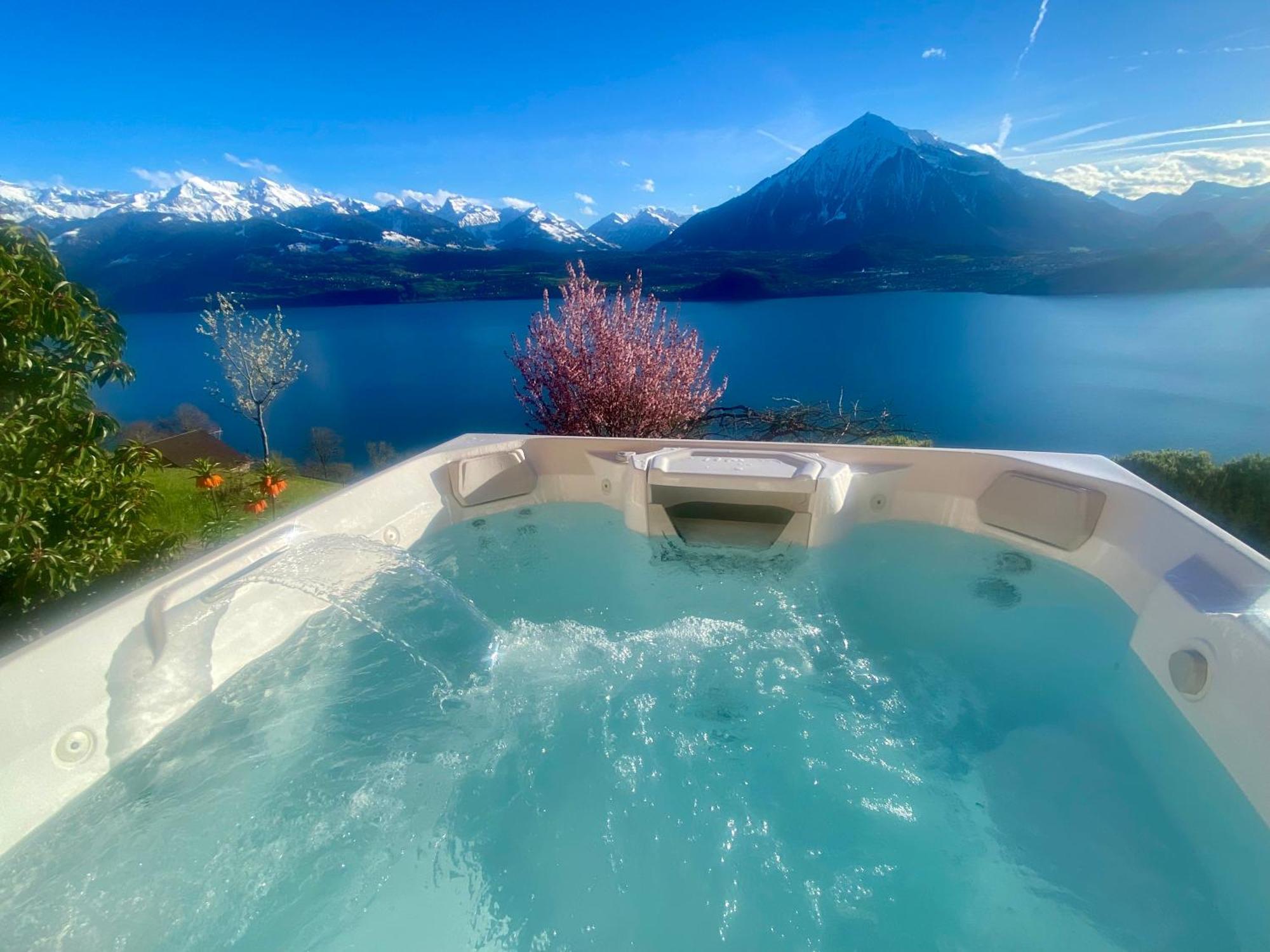 Chalet Egglen "Typical Swiss House, Best Views, Private Jacuzzi" ジーグリスヴィル エクステリア 写真